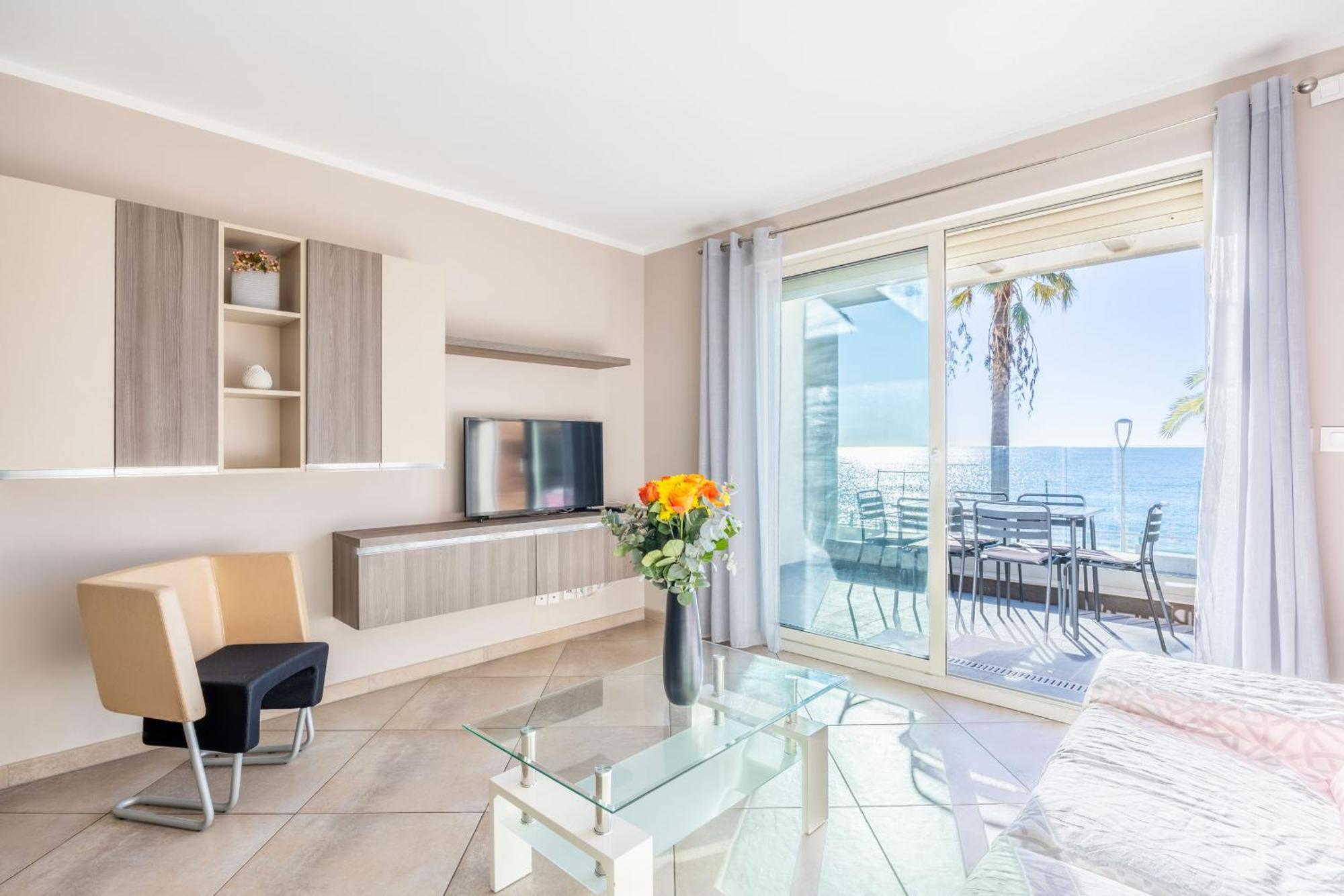 Le Midi 8 By Estates Cannes Exteriör bild